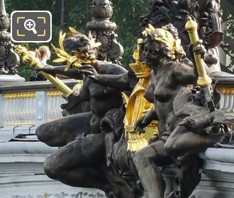 Nymphes de la Seine statue Pont Alexandre III