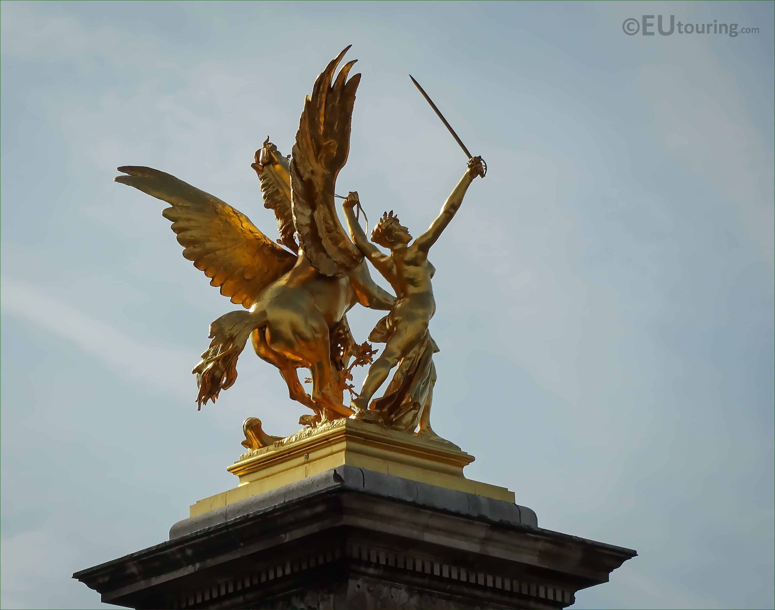 Photos of Renommee du Commerce statue on Pont Alexandre III - Page 61