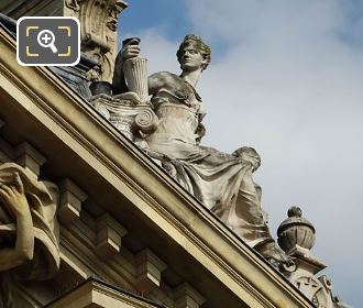 Petit Palais east facade Archeologie statue