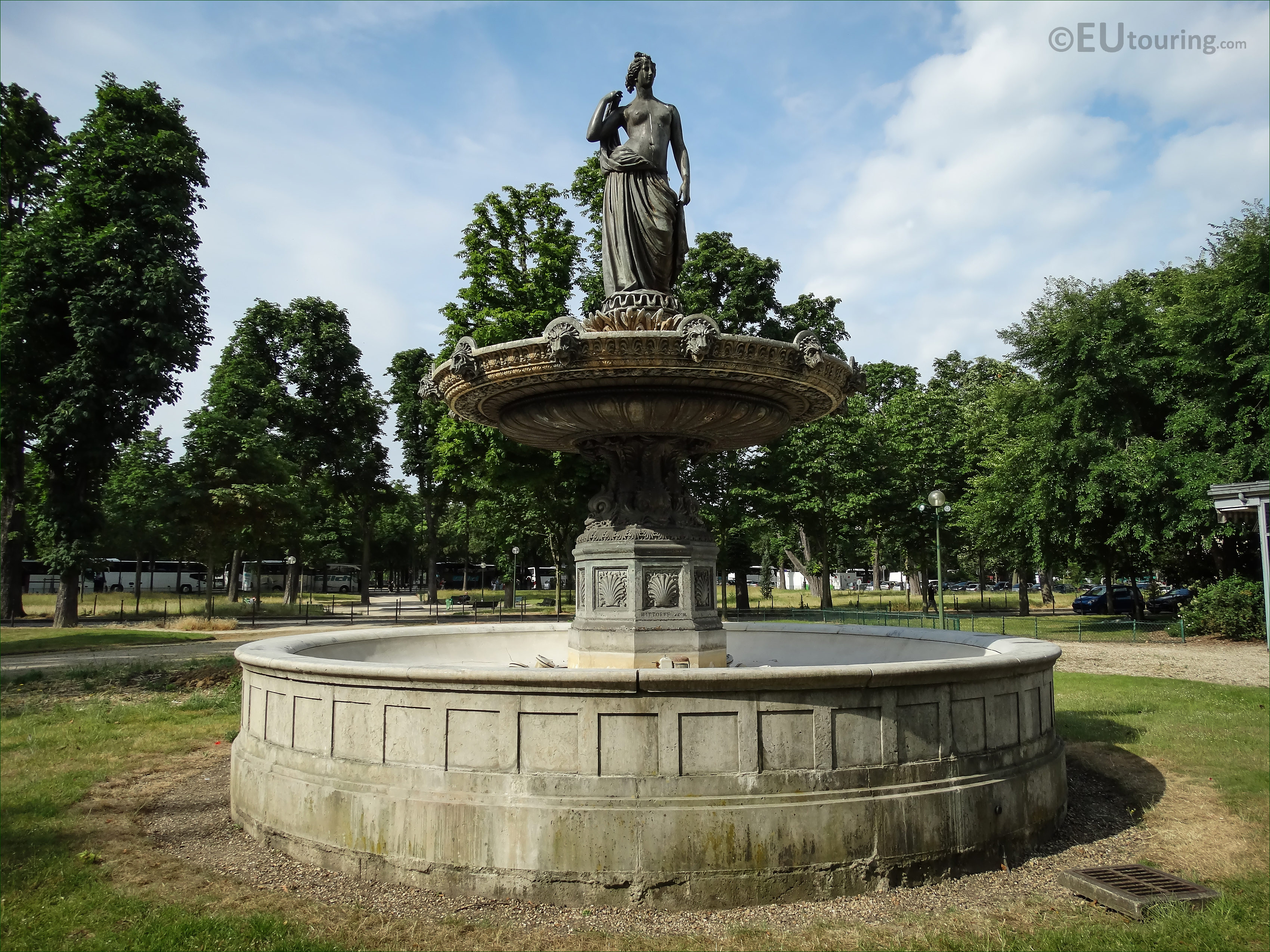 Photos of Diane Chasseresse statue on Fontaine de Diane - Page 523