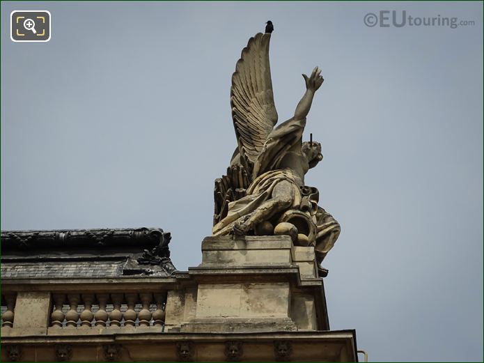 La Guerre statue Pavillon des Etats