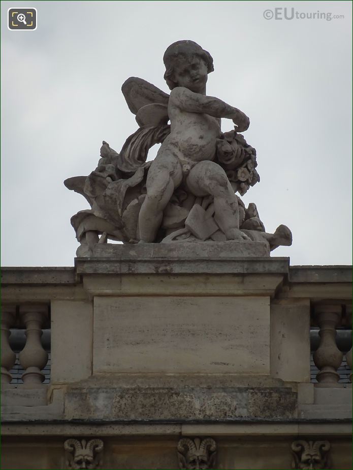 L'Horticulture statue on Aile en retour Mollien