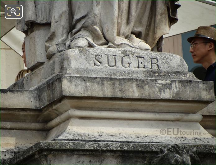 Name inscription on Suger statue