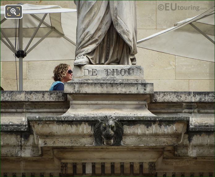 Name inscription on Francois Auguste de Thou statue