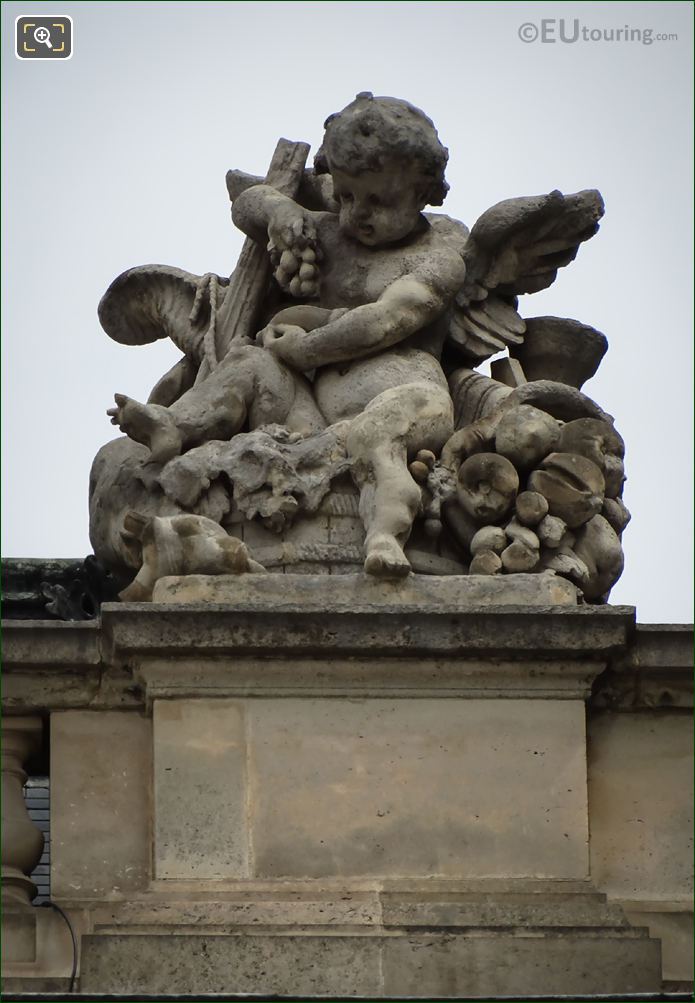 L'Automne statue on Aile Colbert