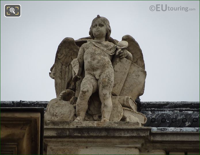 L'Histoire statue on Aile Henri IV