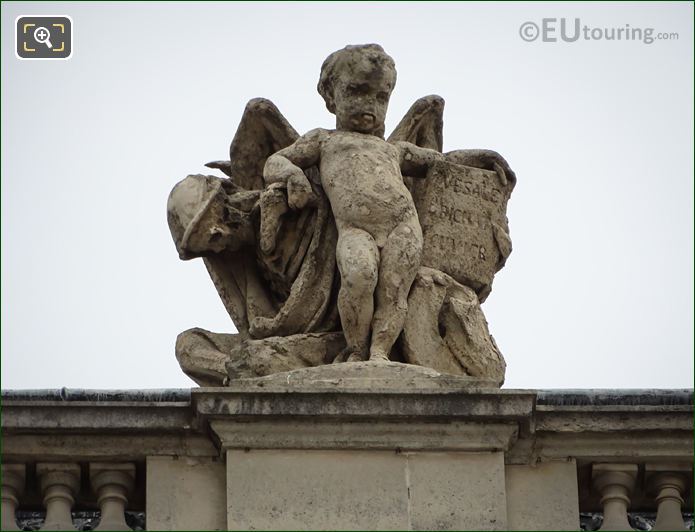 L'Anatomie statue on Aile Henri IV