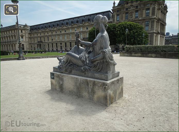 Monument aux Morts de Port Vendres side view