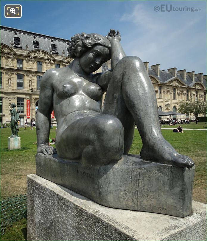 Jardin du Carrousel statue Montagne