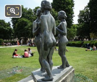 Jardin des Tuileries Les Trois Graces statue group