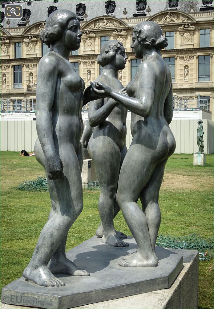 Les Trois Graces statue group at Jardin du Carrousel