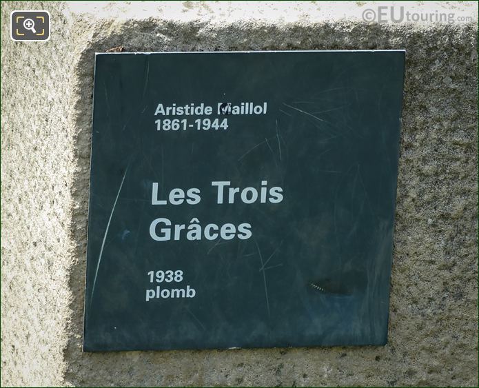 Information plaque on Les Trois Graces statue