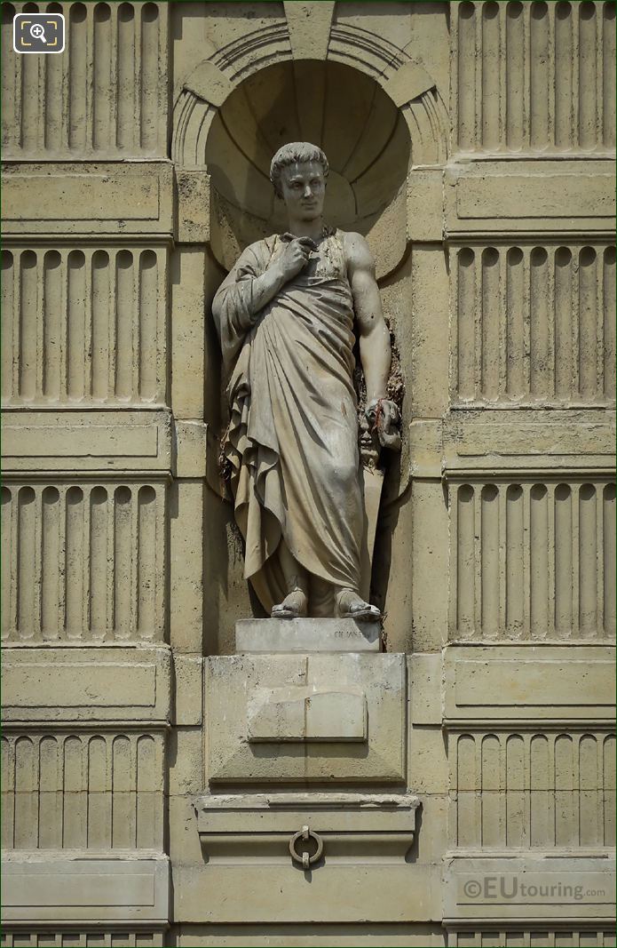Horace statue on Aile de Marsan
