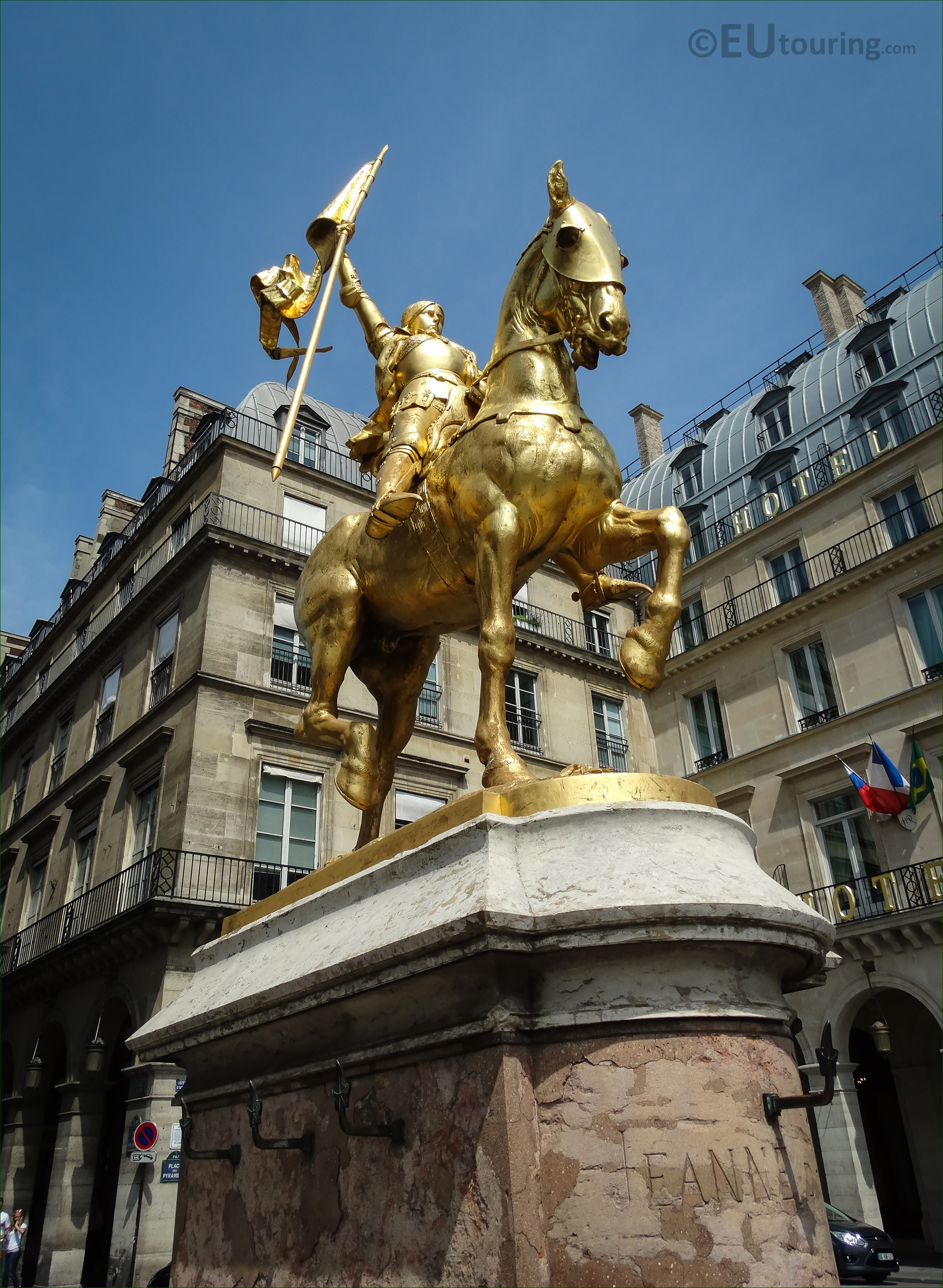 Photos of gilded statue of Joan Arc Paris - Page 355