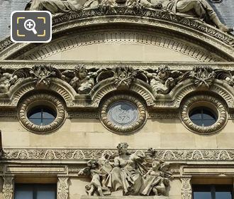 Aile de Marsan roof edge statue group