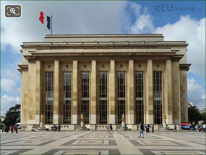 Palais Chaillot NE facade with Les Oiseaux statue