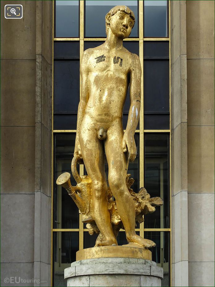 Le Jardinier statue by artist Robert Couturier