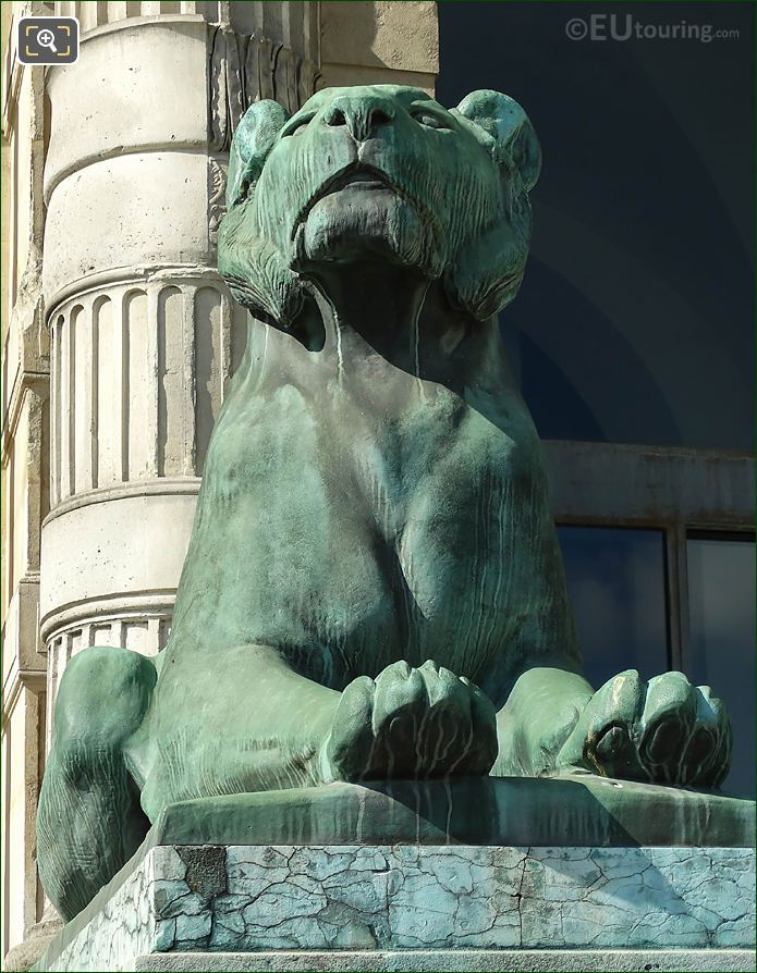 LHS Lioness statue by artist Auguste Cain at Musee Louvre