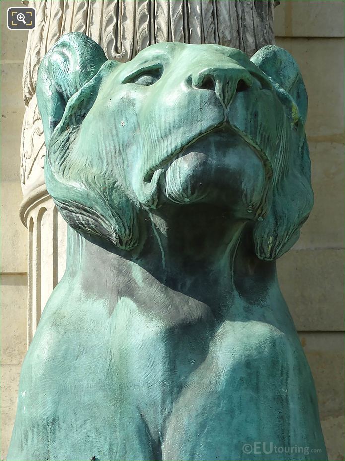 Front of bronze lioness head Aile de Flore