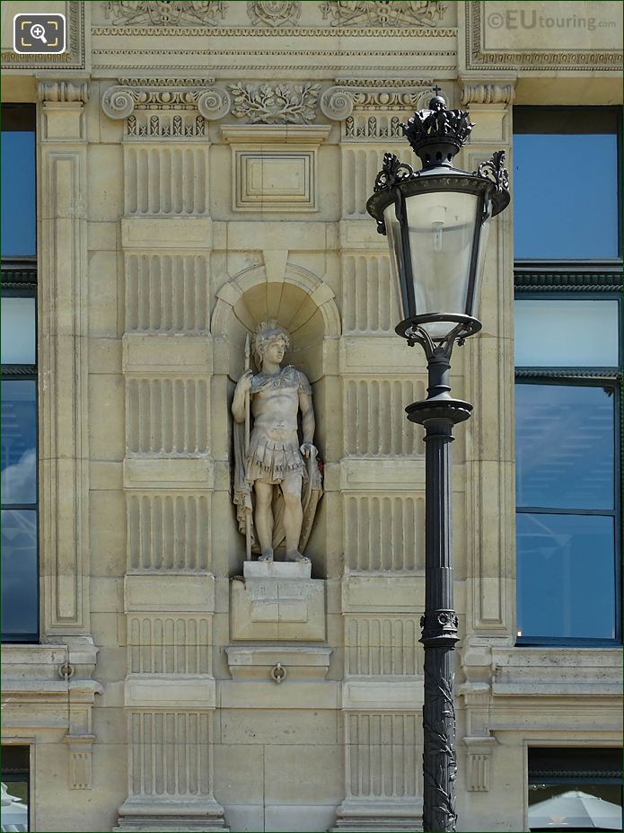 Aile de Marsan statue Guerrier Romain Musee du Louvre