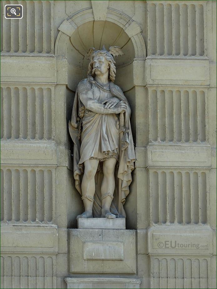 Guerrier Franc statue Aile de Marsan Musee du Louvre