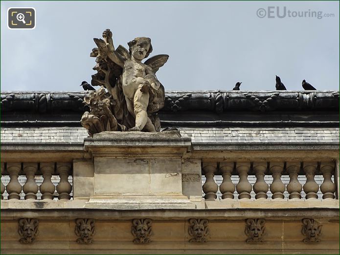 North facade Pavillon des Etats, Le Retour de la Chasse statue