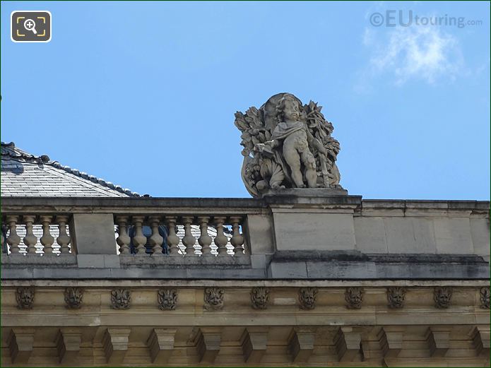 Rotonde d'Apollon North facade and La Paix statue