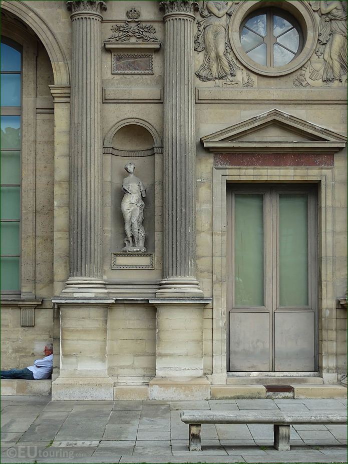West facade Aile Est with Nymphe statue, The Louvre