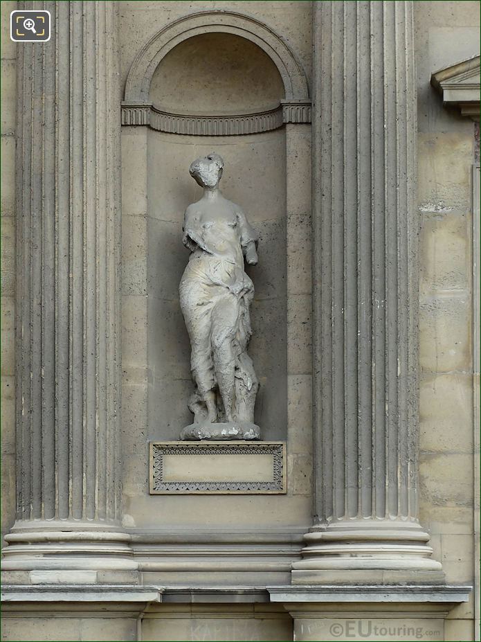 Nymphe statue, Aile Est, Musee du Louvre, Paris