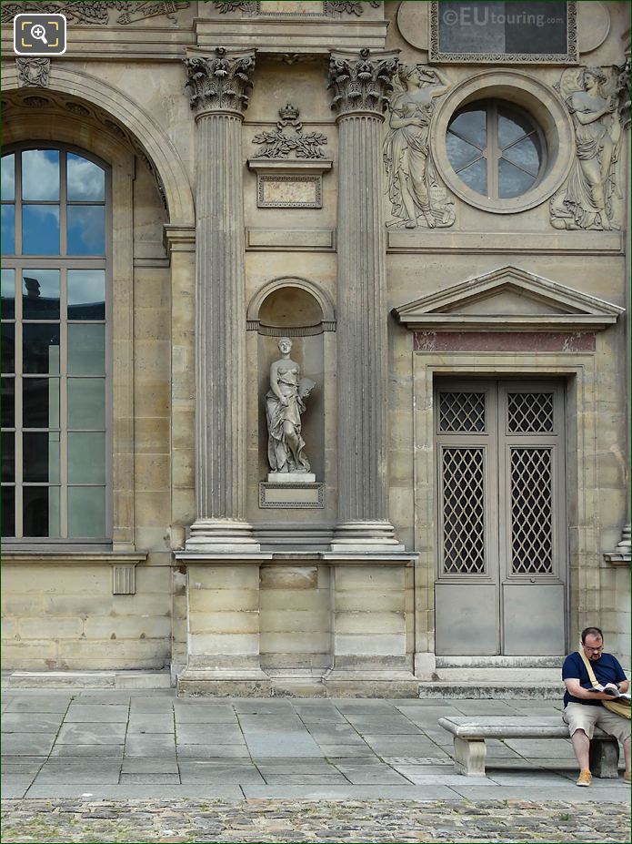 Aile Est West facade, La Peinture statue, The Louvre, Paris