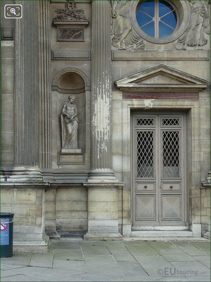 Aile Sud North facade with Couronne de Fleurs statue