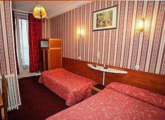 Sully Hotel Triple Bedroom