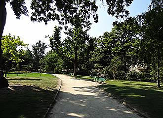 Pathway through the Champ de Mars