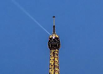 Eiffel Tower search light