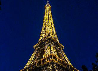 Eiffel Tower west corner lights
