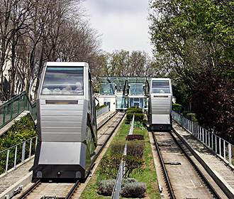 Montmartre Funicular tow cable cars