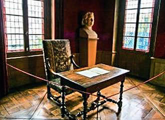 Maison de Balzac Museum writing desk