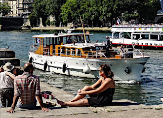 Paris River Seine with private hire yacht Petrus III