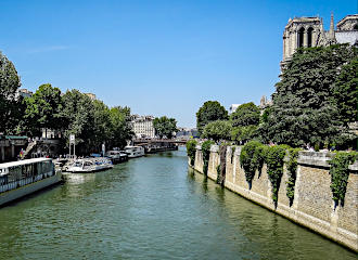 Paris River Seine around the Ile de la Cite