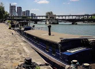 Paris River Seine and Pont de Bir-Hakeim from Port de Suffren