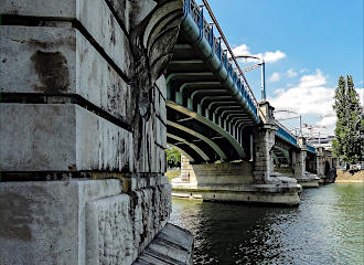 Paris River Seine with Pont Rouelle bridge