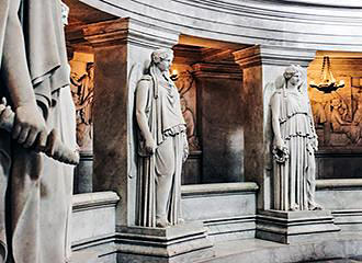 Tomb of Napoleon Bonaparte I statues