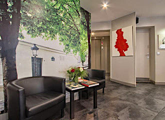 Timhotel Montmartre reception area