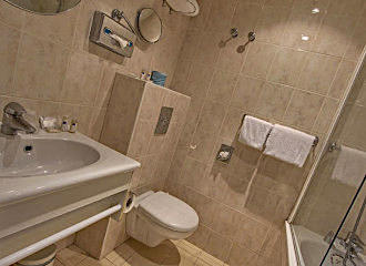 Timhotel Odessa Montparnasse en-suite bathroom