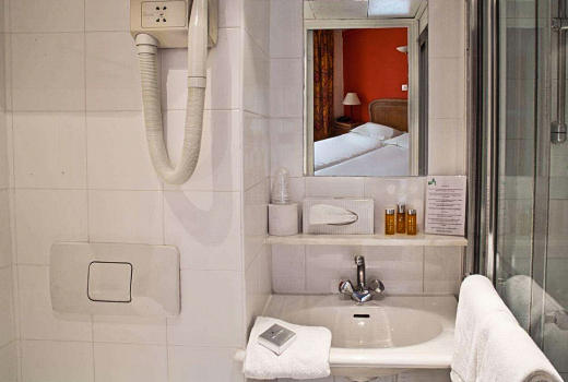 Tonic Hotel du Louvre bathroom