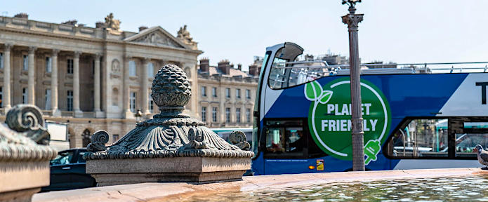 Tootbus Paris sightseeing bus tour Place de la Concorde