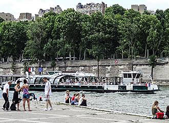 Vedettes Pont-Neuf tourist cruise