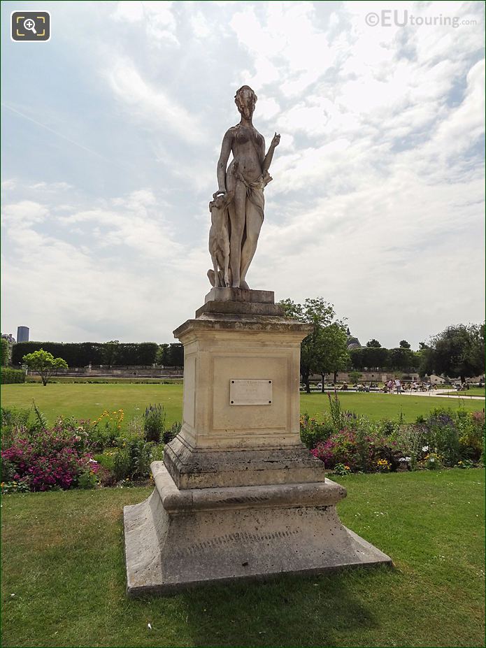 Statue in Grand Reserve Sud, Jardin des Tuileries looking SW