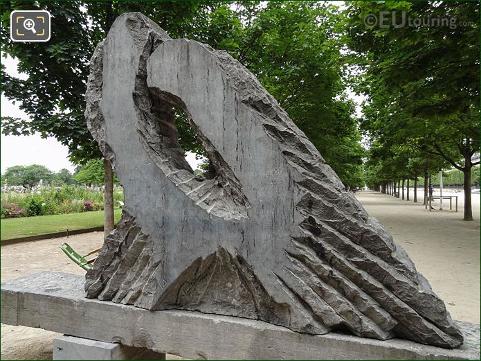 Allee des Feuillants sculpture, Jardin des Tuileries looking NW