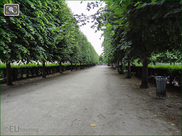 Terrasse du Jeu de Paume pathway in Jardin des Tuileries looking SE